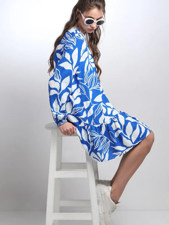 blue dress